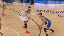Carmelo Anthony's Stiff-Arm Defense on Stephen Curry | January 31, 2016 | NBA 2015-16 Season